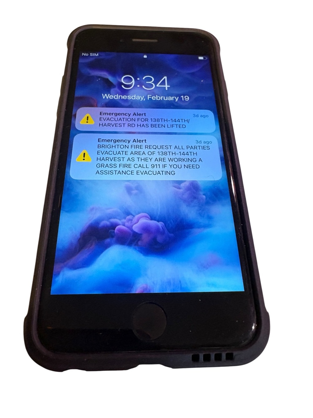 Apple iPhone 7 - Black (Storage Unknown) - Powers On Raptic Shield Case